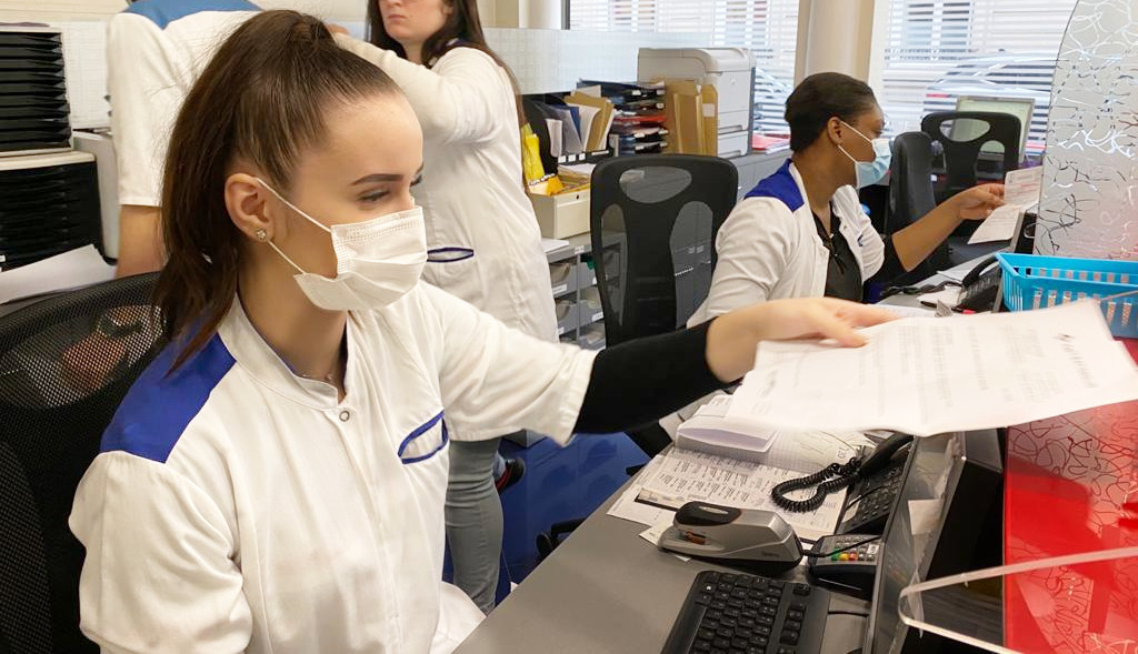 secrétaire médicale en laboratoire